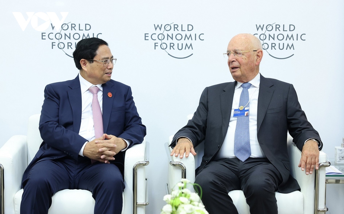 WEF leader Schwab hails Vietnam as role model in Fourth Industrial Revolution